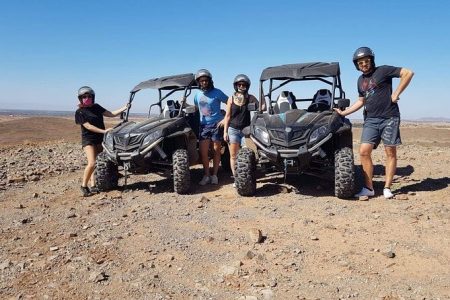 阿加菲沙漠的越野车探险。